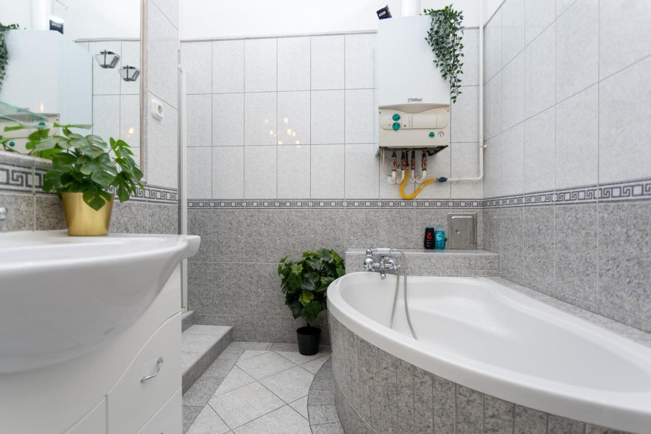 Emerald Suite With Free Parking 布达佩斯 外观 照片