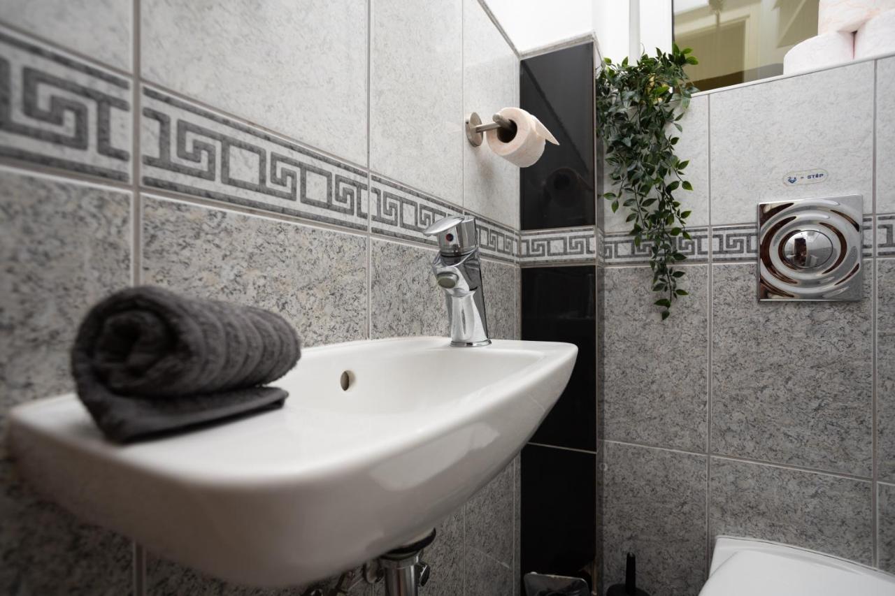 Emerald Suite With Free Parking 布达佩斯 外观 照片