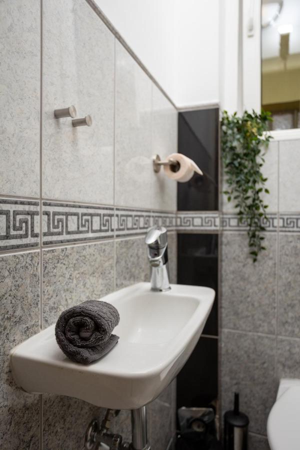 Emerald Suite With Free Parking 布达佩斯 外观 照片