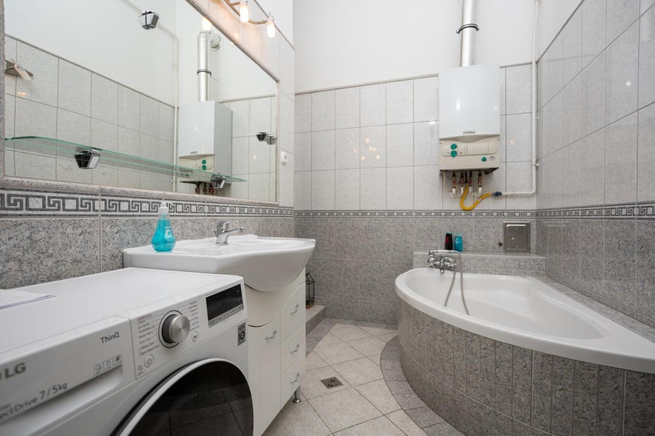 Emerald Suite With Free Parking 布达佩斯 外观 照片
